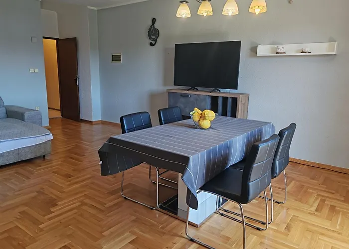 Apartments And Pansion M&R